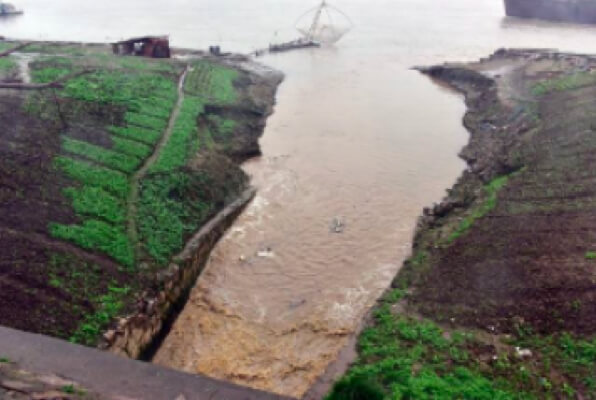 管道污水满溢